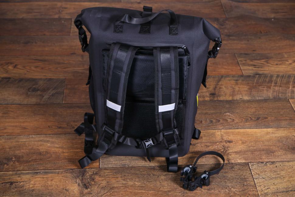 2022 Craft Cadence Pannier Backpack Convertible - backpack straps.jpg