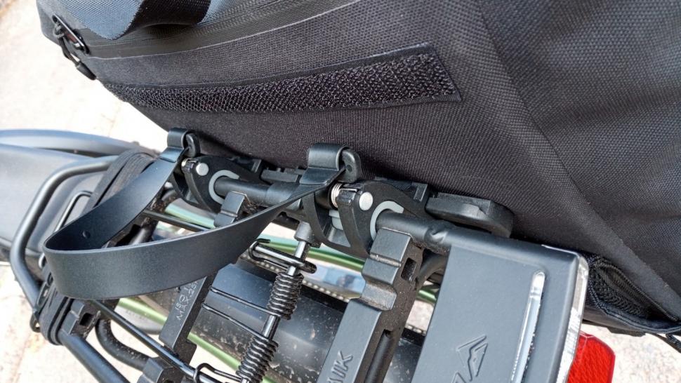 2022 Craft Cadence Pannier Backpack Convertible latched.jpg