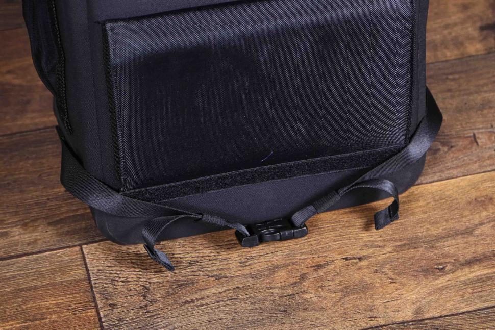 2022 Craft Cadence Pannier Backpack Convertible - strap.jpg