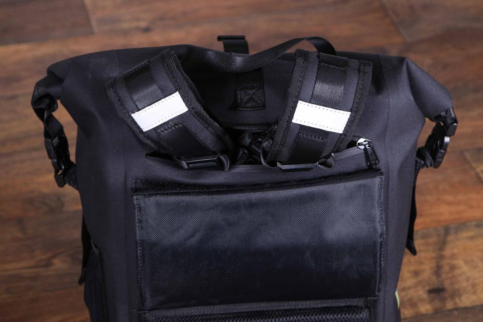 2022 Craft Cadence Pannier Backpack Convertible - straps inside pocket.jpg