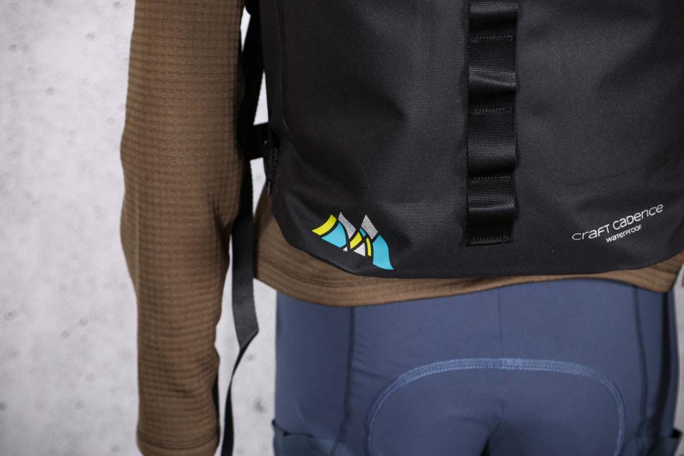 2022 Craft Cadence Roll Top Waterproof Backpack - 21 Litres - graphic.jpg