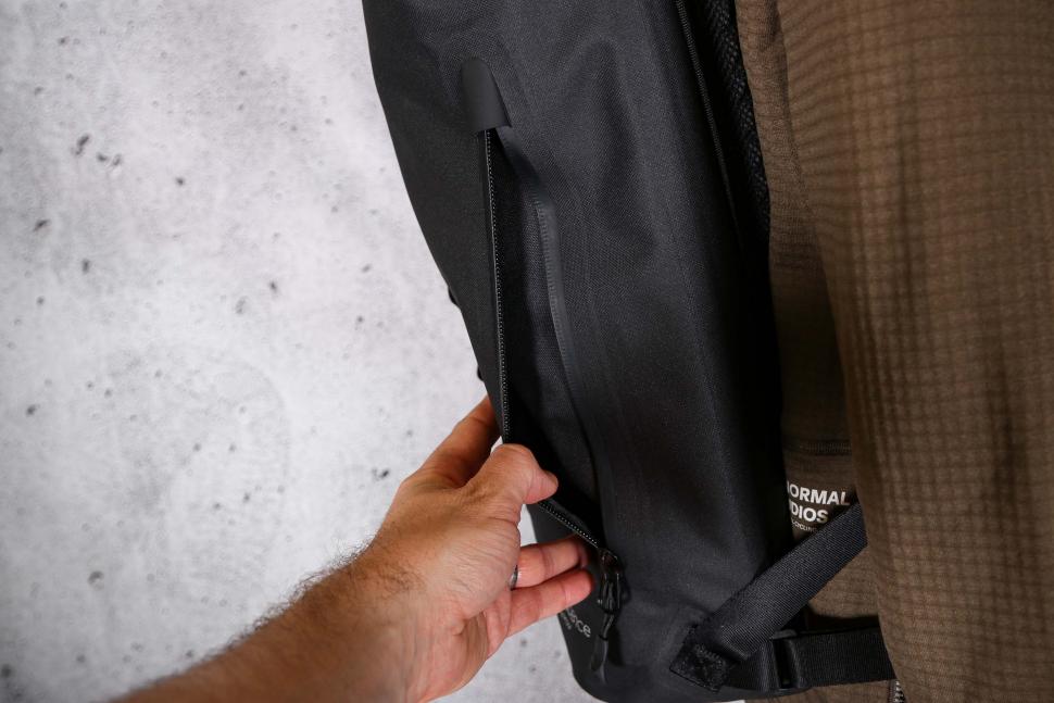 2022 Craft Cadence Roll Top Waterproof Backpack - 21 Litres - side pocket open.jpg