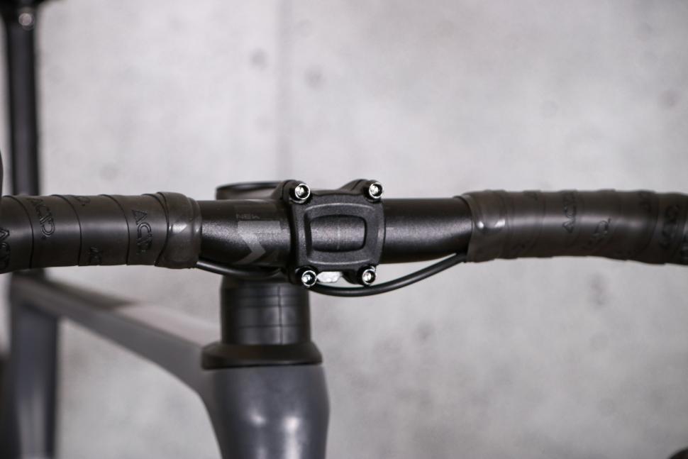 2022 Cube Agree C62 Pro - bars 2.jpg