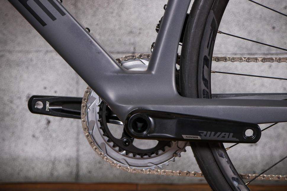 2022 Cube Agree C62 Pro - bottom bracket.jpg