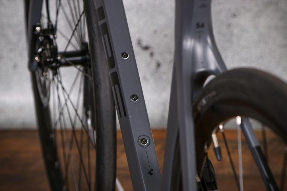 2022 Cube Agree C62 Pro - down tube bosses.jpg