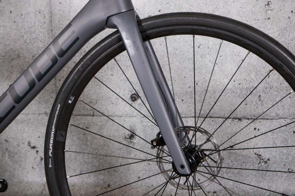 2022 Cube Agree C62 Pro - fork.jpg
