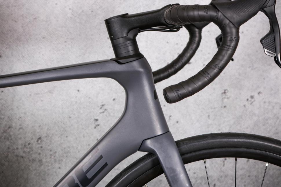 2022 Cube Agree C62 Pro - head tube.jpg