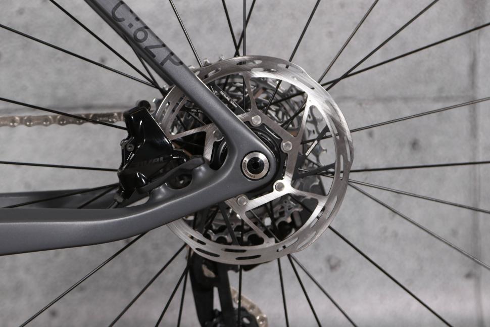 2022 Cube Agree C62 Pro - rear disc brake.jpg