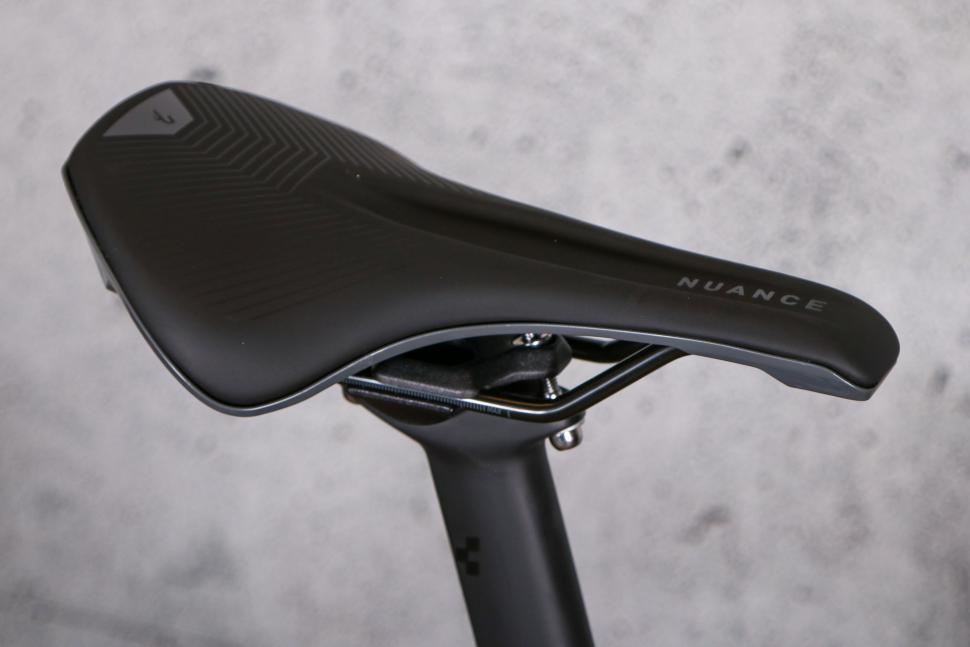 2022 Cube Agree C62 Pro - saddle.jpg
