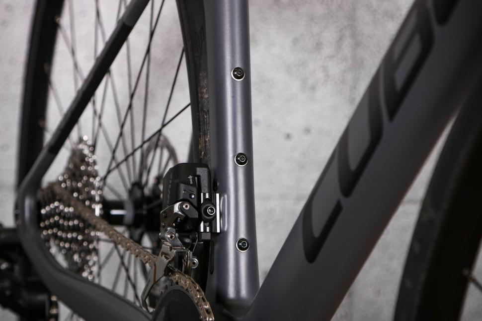 2022 Cube Agree C62 Pro - seat tube bosses.jpg