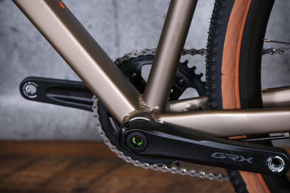 2022 Cube Nuroad EX - bottom bracket.jpg