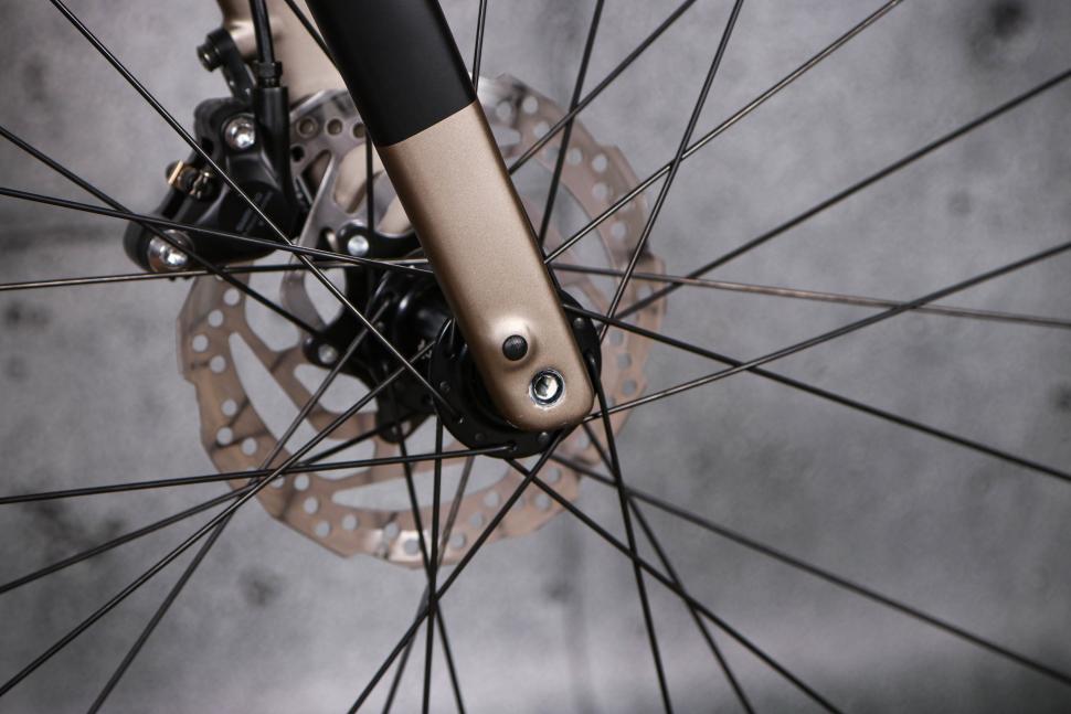 2022 Cube Nuroad EX - fork detail 2.jpg