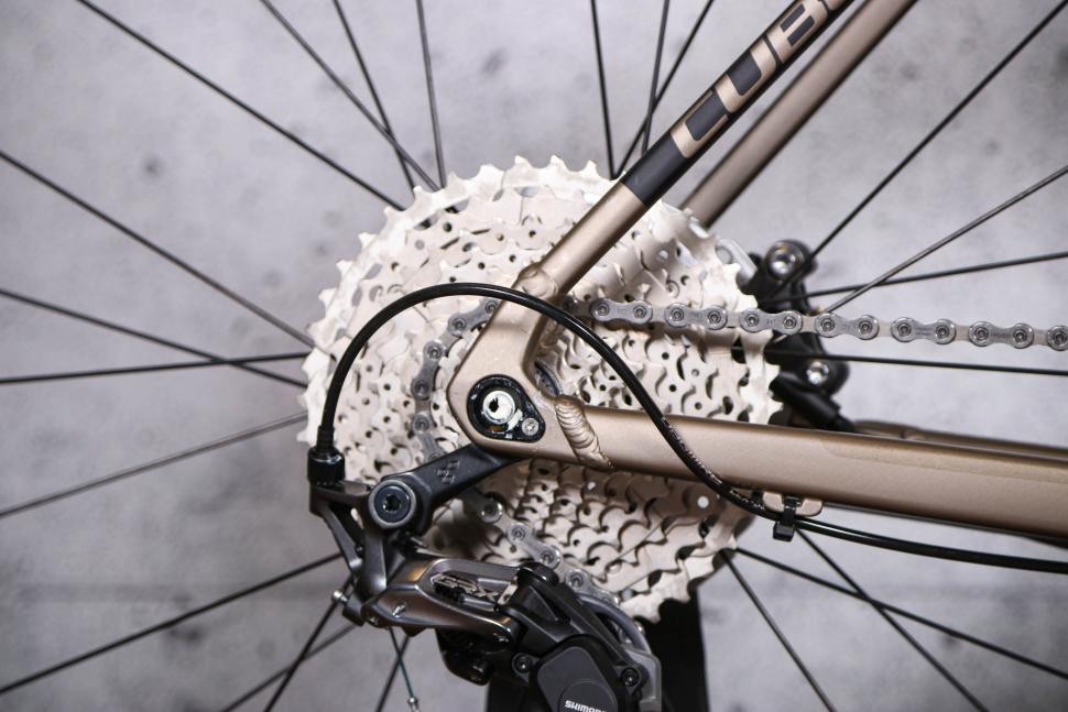 2022 Cube Nuroad EX - rear dropout.jpg