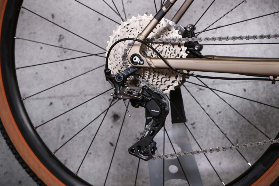 2022 Cube Nuroad EX - rear mech.jpg