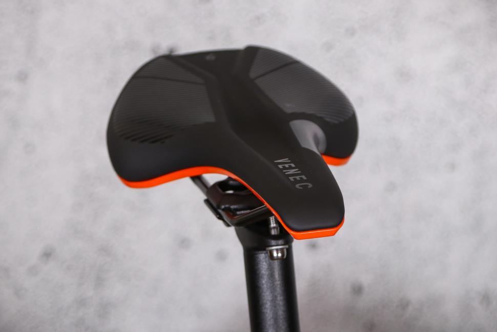 2022 Cube Nuroad EX - saddle front.jpg