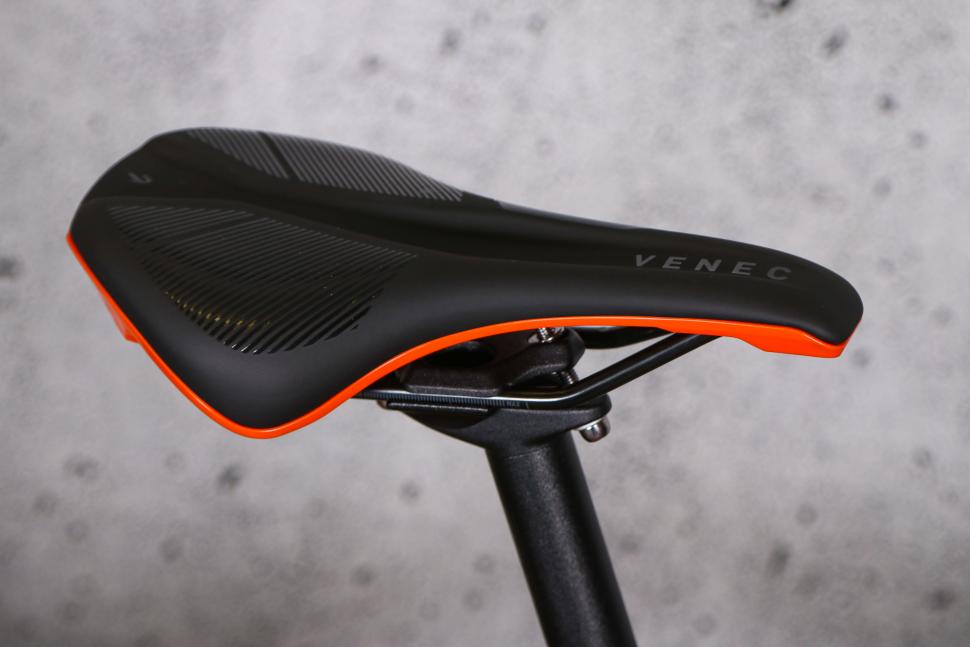 2022 Cube Nuroad EX - saddle.jpg