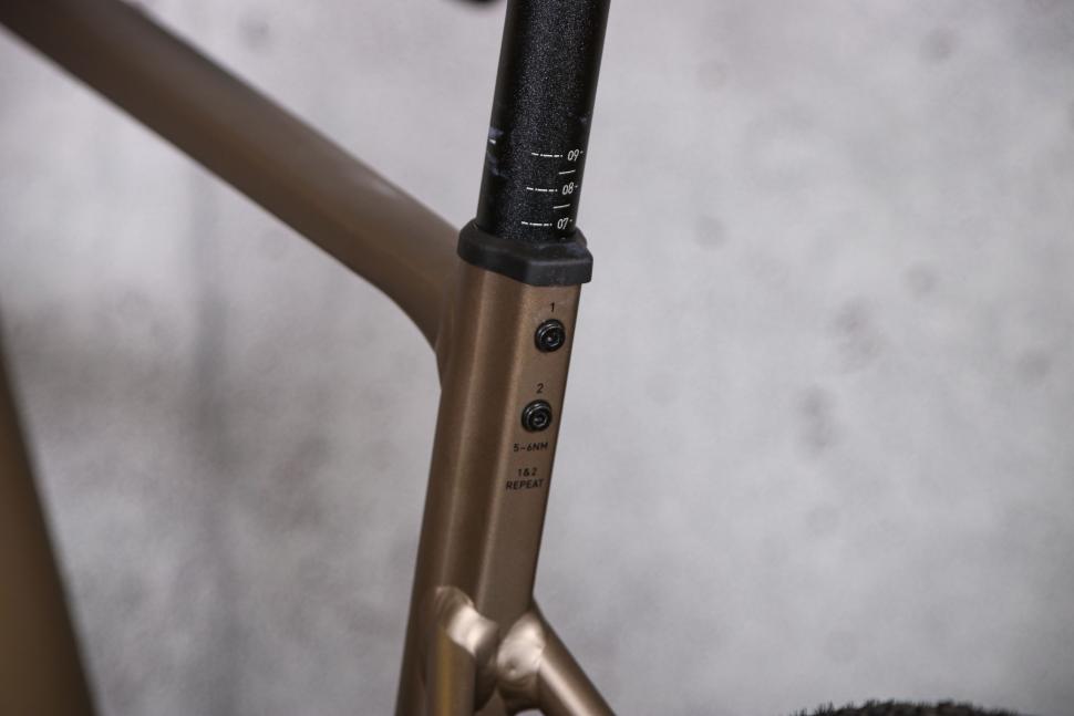 2022 Cube Nuroad EX - seat post bolts.jpg