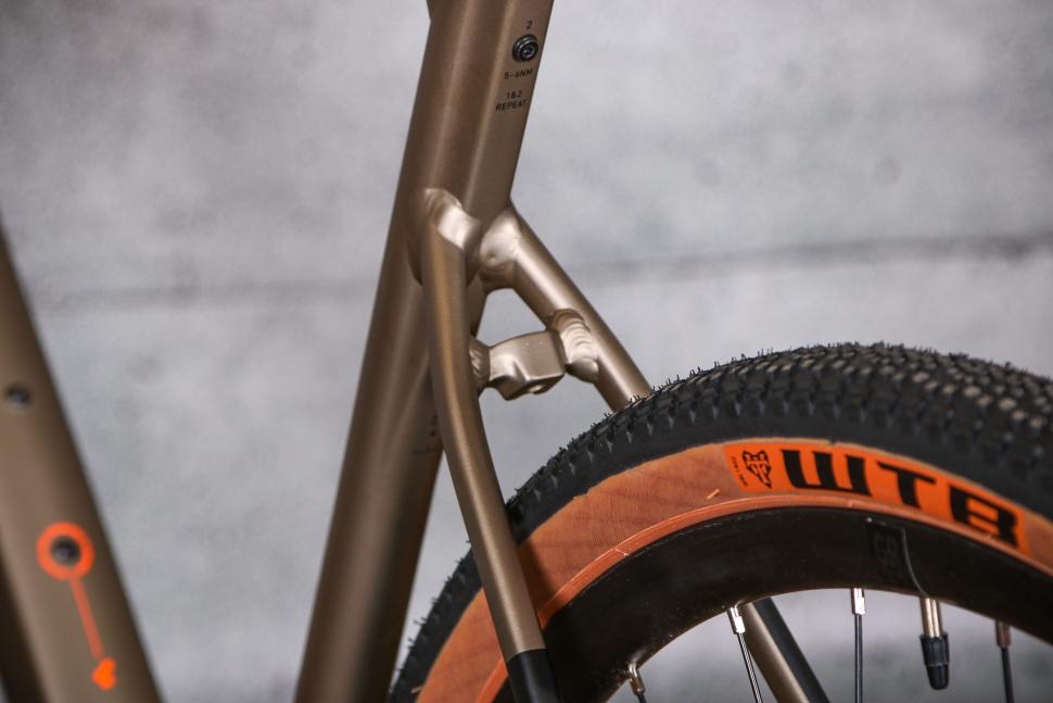 2022 Cube Nuroad EX - seat stays.jpg
