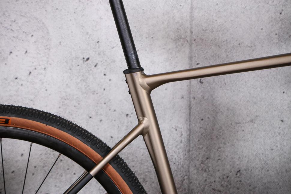2022 Cube Nuroad EX - seat tube detail.jpg