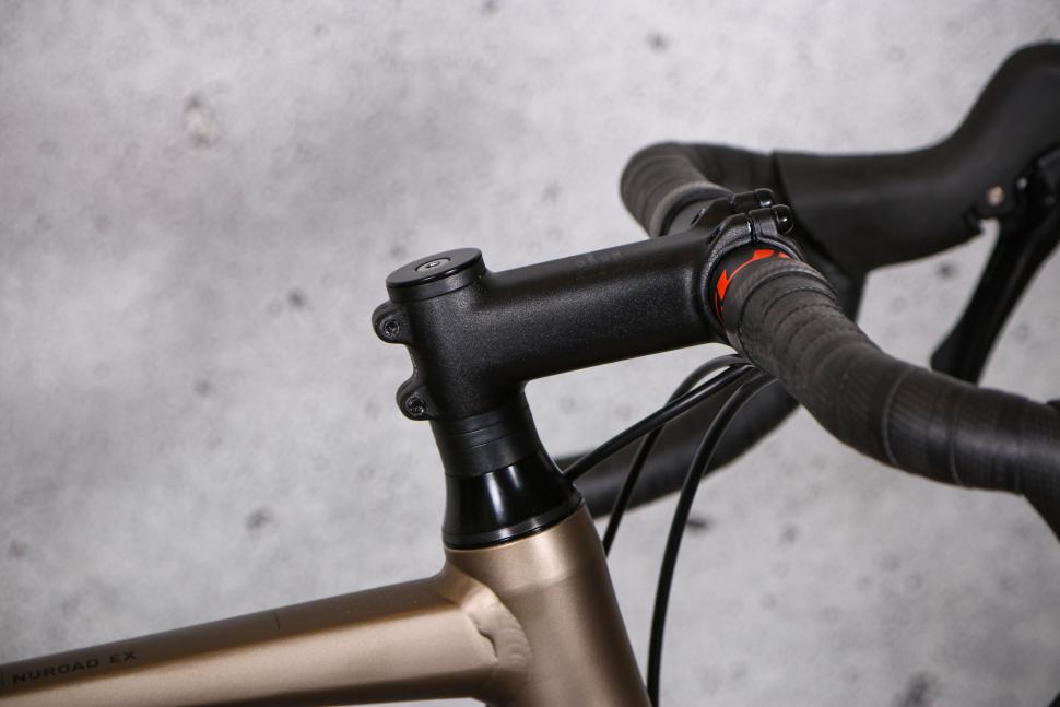 2022 Cube Nuroad EX - stem.jpg