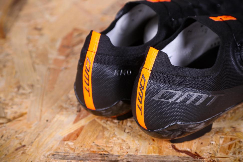 2022 DMT KM0 Black MTB Shoe - heels.jpg
