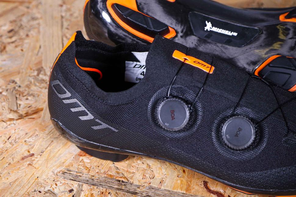 2022 DMT KM0 Black MTB Shoe - opening 1.jpg