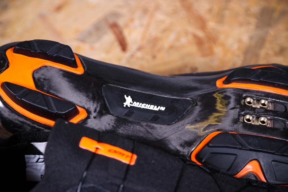 2022 DMT KM0 Black MTB Shoe - sole detail.jpg