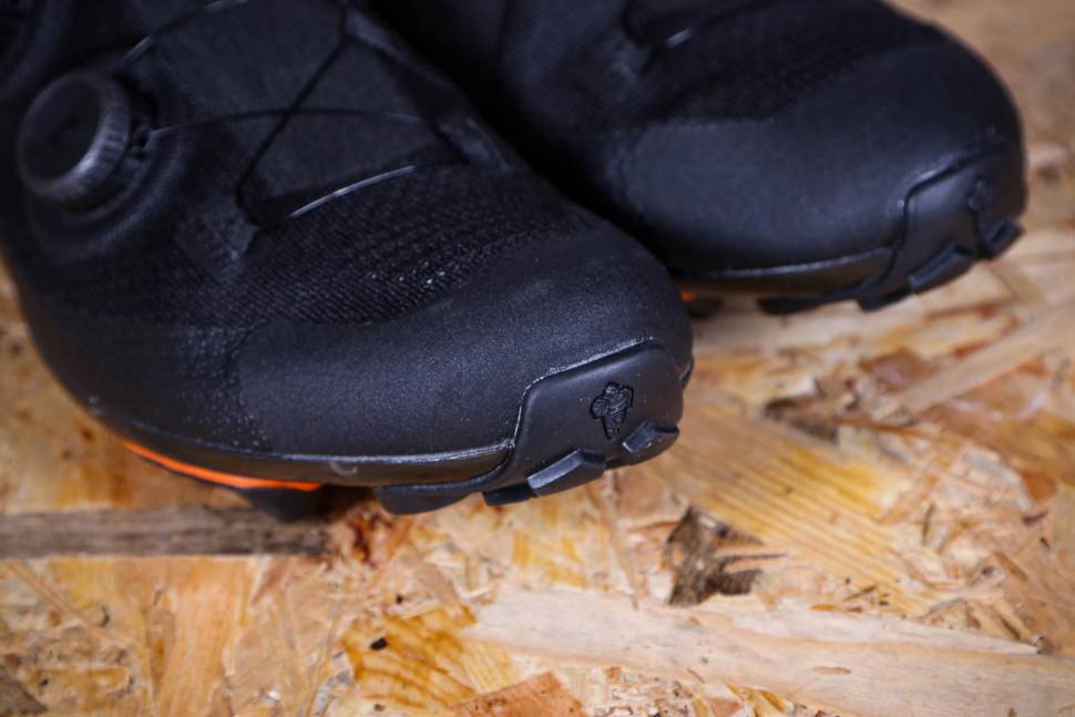 2022 DMT KM0 Black MTB Shoe - toe detail.jpg