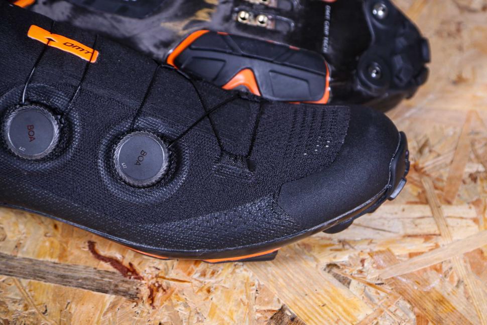 2022 DMT KM0 Black MTB Shoe - toe.jpg