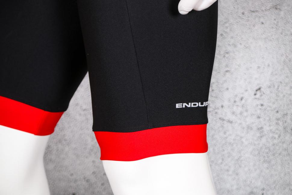 2022 Endura Xtract Bibshort II - cuff 2