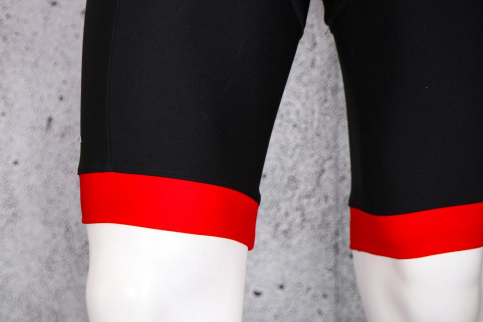 2022 Endura Xtract Bibshort II - cuff