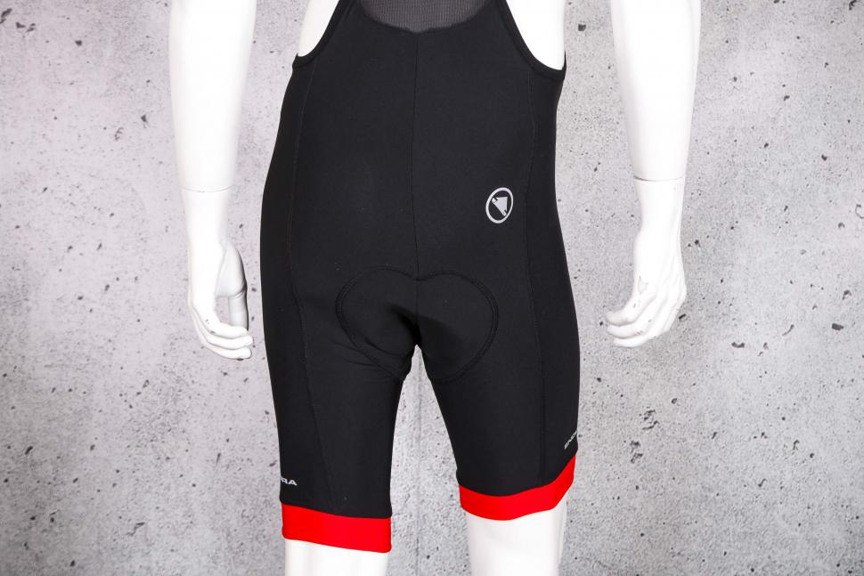 2022 Endura Xtract Bibshort II - legs back