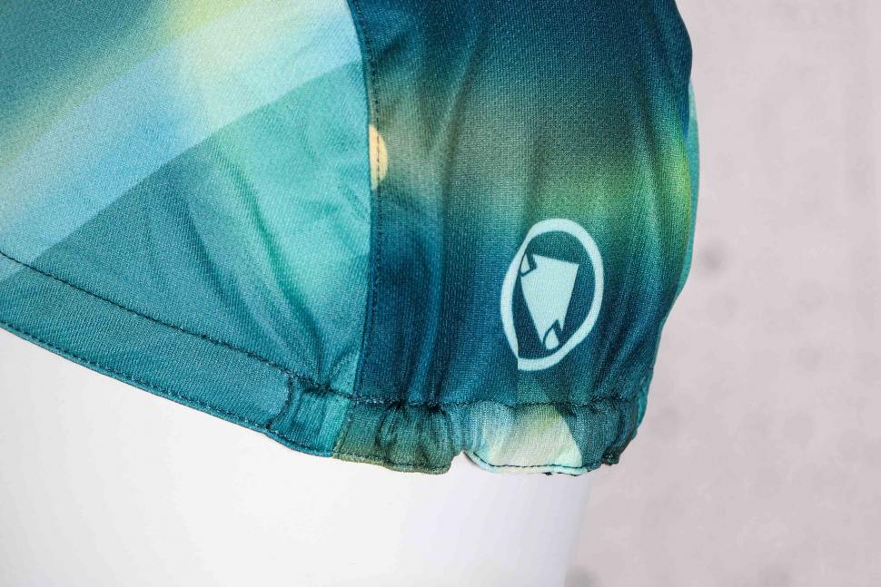 2022 Endura Women's Virtual Trail Cap LTD 5.jpg