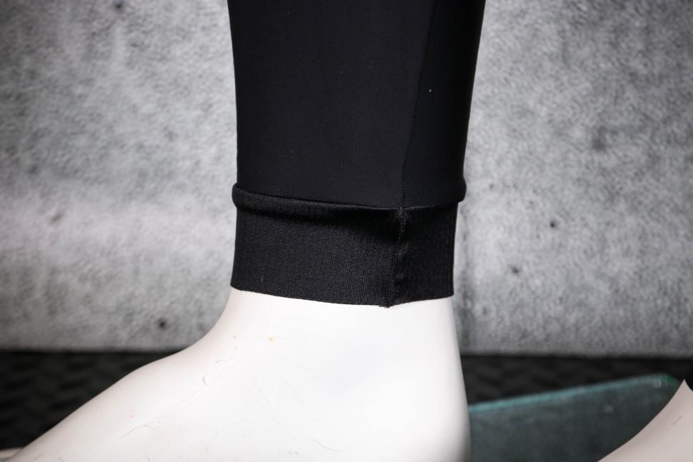 2022 Endura Xtract Bibtight - ankle.jpg