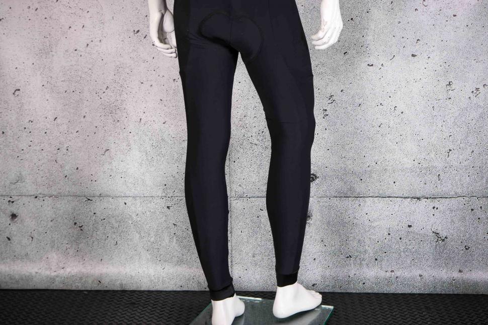2022 Endura Xtract Bibtight - legs back.jpg