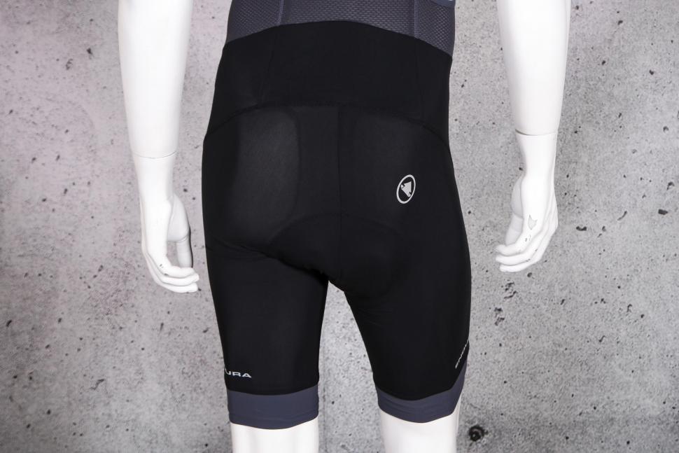 2022 Endura Xtract Lite Bibshort - legs back.jpg