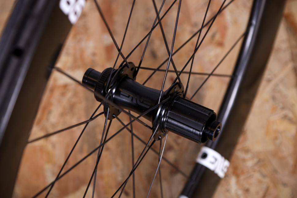2022 ENVE Foundation 65mm wheelset - rear hub.jpg