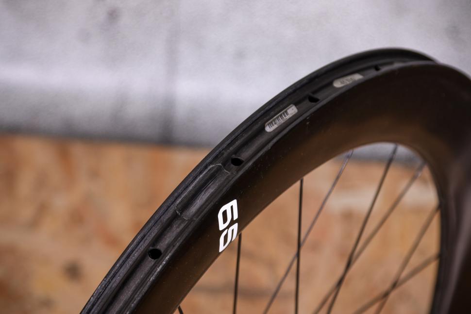 2022 ENVE Foundation 65mm wheelset - rim bed.jpg