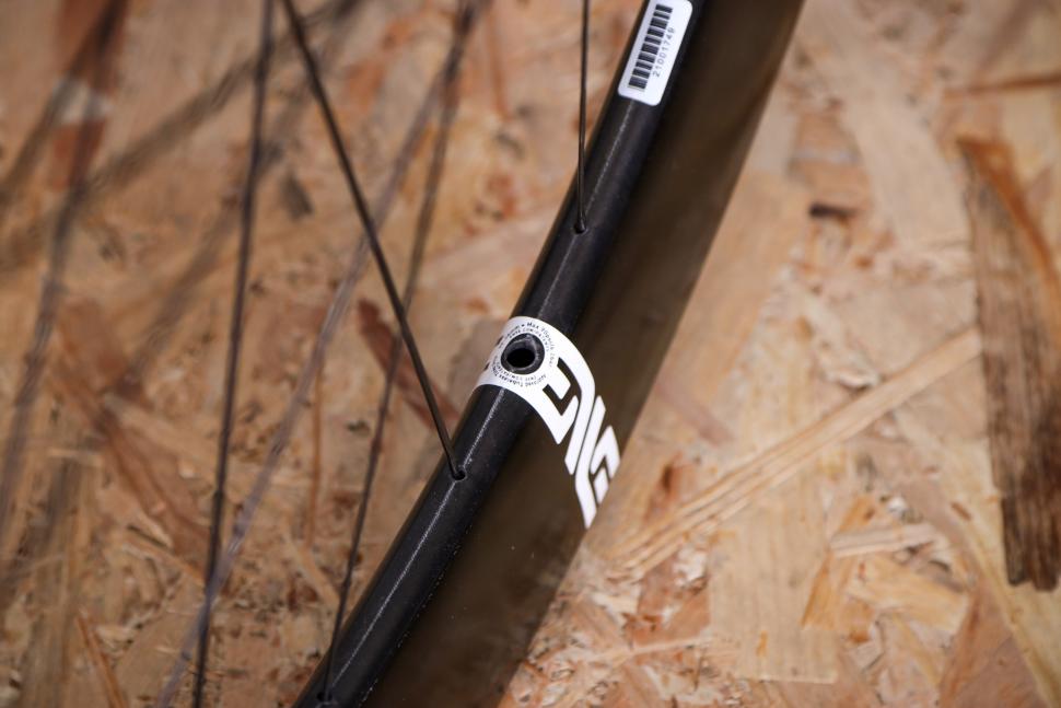 2022 ENVE Foundation 65mm wheelset - valve hole.jpg