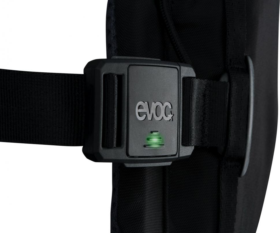 2022 Evoc Commute A.I.R. Pro 18 - 5.jpeg