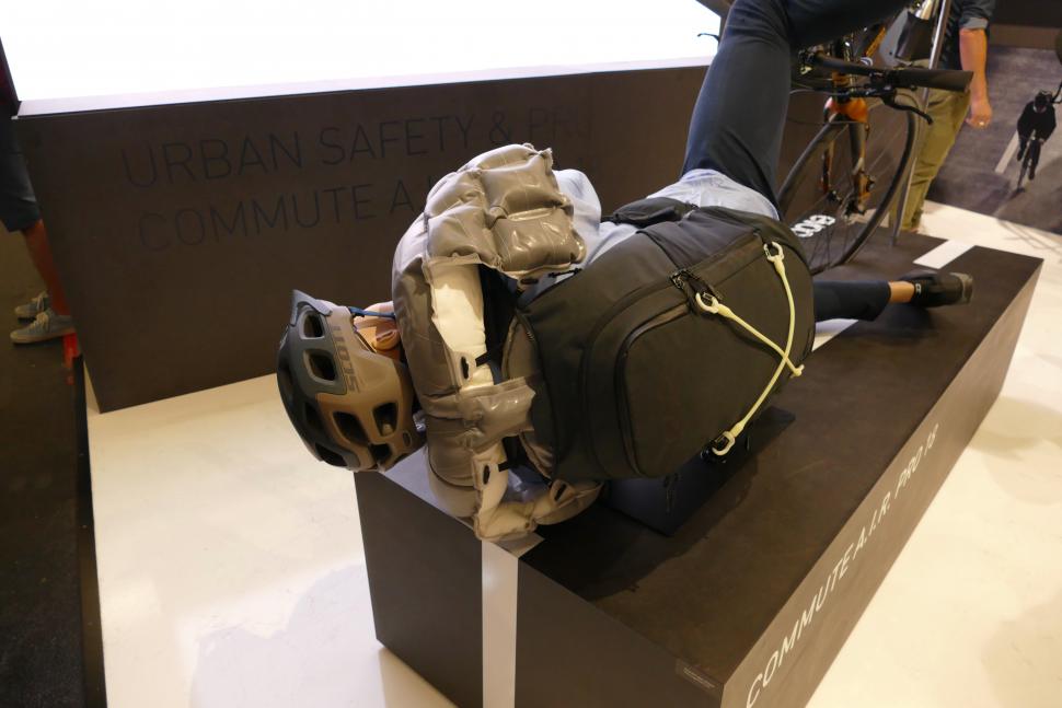 2022 Evoc Commute A.I.R. Pro 18 - 6.jpeg