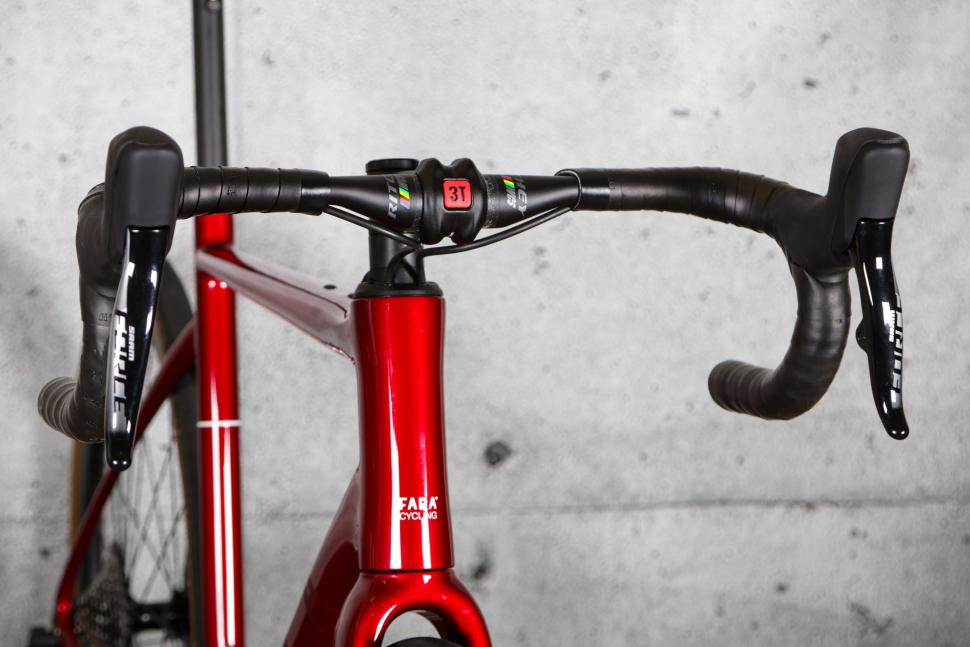 2022 Fara Cycling F-AR - bars 1.jpg