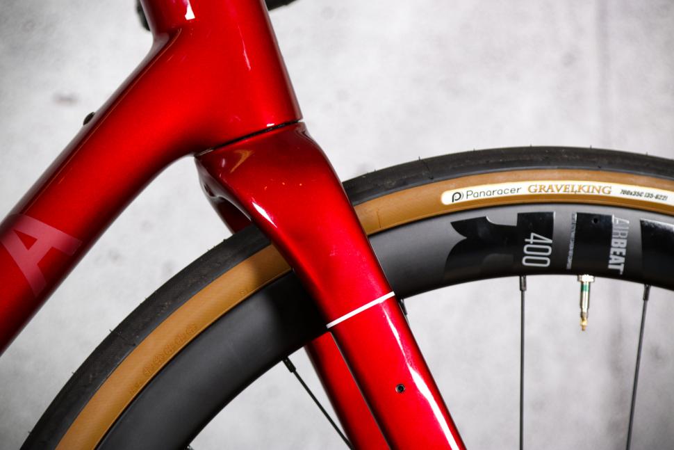 2022 Fara Cycling F-AR - fork shoulder.jpg