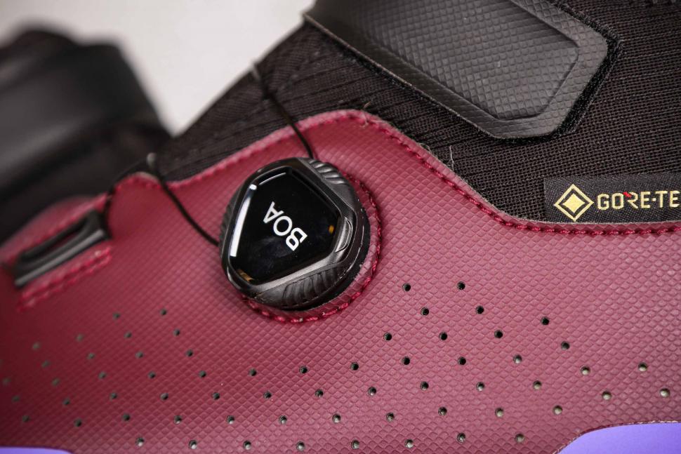 2022 Fizik Terra Artica GTX shoes - BOA dial.jpg