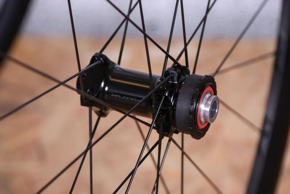 2022 Fulcrum Racing 4 DB wheelset - front hub.jpg
