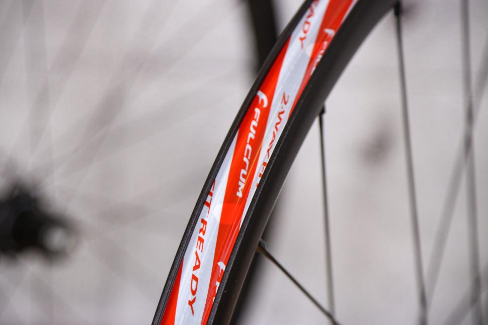 2022 Fulcrum Racing 4 DB wheelset - rim bed.jpg