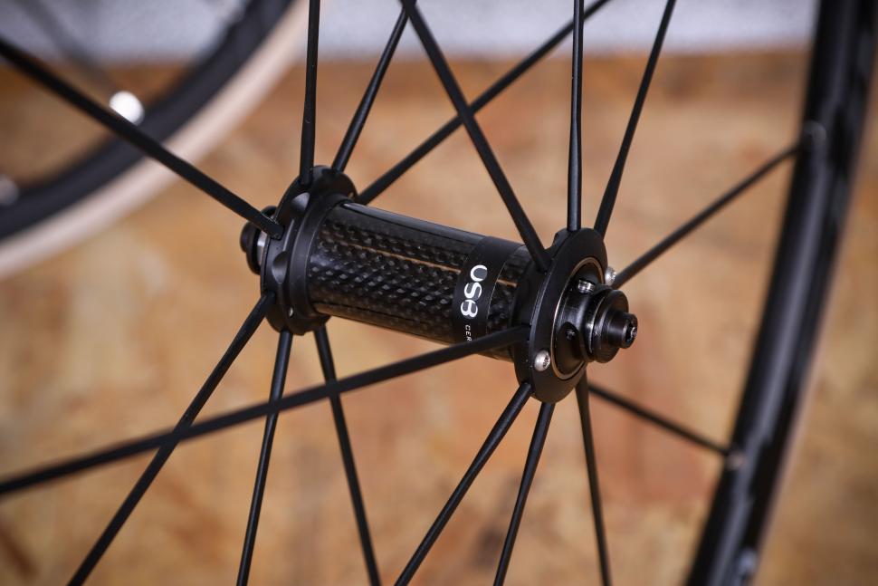 2022 Fulcrum Racing Zero 2WF - front hub.jpg