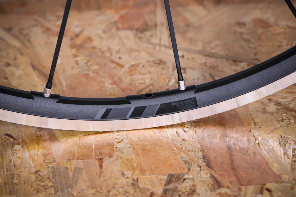 2022 Fulcrum Racing Zero 2WF - rim detail 3.jpg