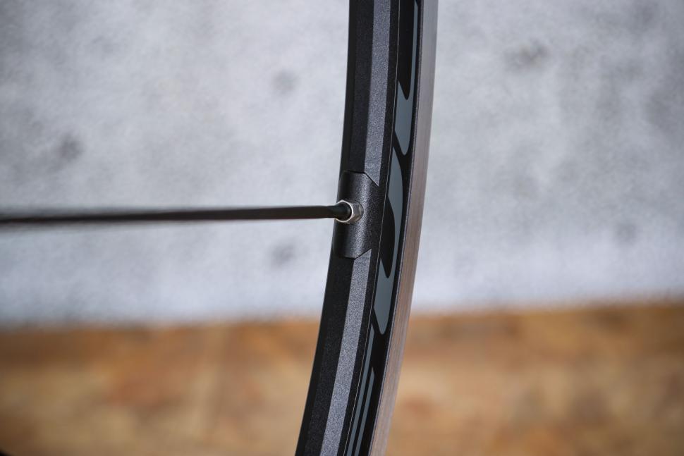2022 Fulcrum Racing Zero 2WF - spoke nipple.jpg