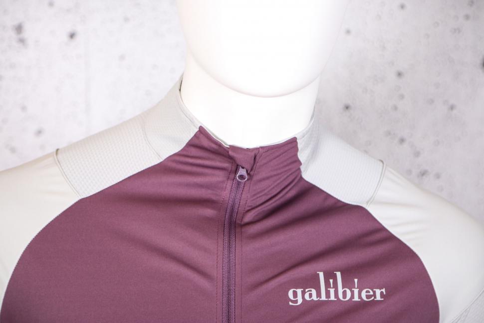 2022 Galibier Bordeaux Wind Jersey - collar.jpg